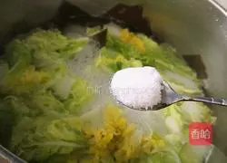 Illustration of how to make cabbage and kelp dumpling soup 12