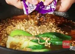 Illustration of how to make dried shrimp instant noodles 6