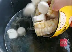 Illustration of how to make black chicken soup 5