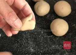 Like the illustration of how to make piggy steamed buns 8