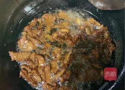 Xinjiang oily pork noodles (home-cooked) version) illustration 3