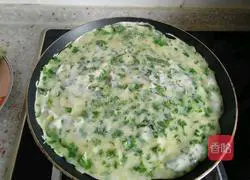Illustration of how to make celery leaf egg pancake 9