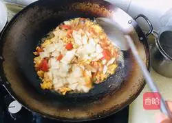 Illustration of how to make fried noodles with eggs and tomatoes 10