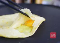 Illustration of how to make egg-filled pancakes 9