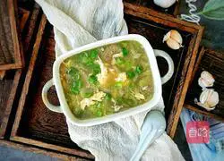 Illustration of how to make healthy loofah and egg drop soup in autumn 10