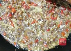 Illustration of how to make spicy salted fish 5