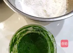 Illustration of how to make spinach noodles with water 3