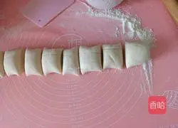 Illustration of how to make cabbage, egg and vermicelli stuffed buns 19