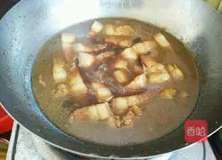 Illustration of how to make chestnut braised pork 10