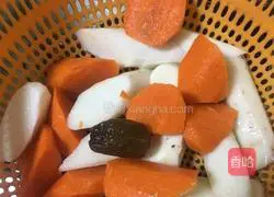 More Mushroom Pork Rib Soup Recipe Illustration 2