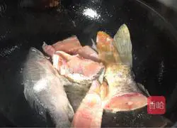 Illustration of making fish bone noodle soup 3