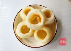 Illustration of how to make roasted pears with rock sugar 3