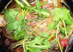 Illustration of how to make white pomfret in stone pot 11