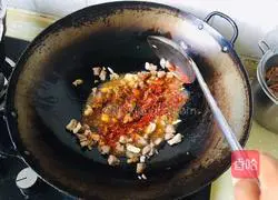 Illustration of how to make hand-made mutton noodles 5