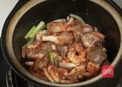 Illustration of tomato, shrimp and mushroom soup 7