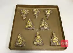 Illustration of how to make rye corn scone 15