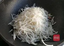 Illustration of how to make radish and ink bucket tofu soup 8