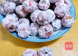 Illustration of how to make snowflake hawthorn balls 8