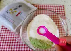 Illustration of how to make black bean pancakes and rolls 4