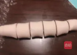 White Illustration of how to make steamed buns 5