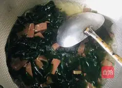 Illustration of how to make duck blood vermicelli and seaweed soup 5