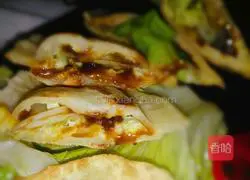 Illustration of how to make mini egg-filled pancakes 10