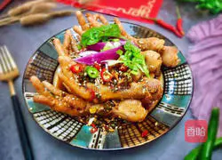 Illustration of how to make Sichuan style double pepper spicy soaked chicken feet 15