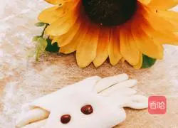 Illustration of how to make simple white flour steamed buns 13