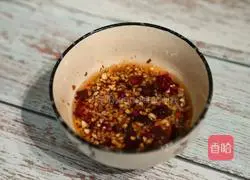 Illustration of how to make spinach with nuts 6