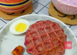 Illustration of how to make banana and dragon fruit egg pancake 9