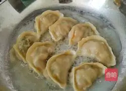 Illustration of how to eat fried dumplings with frozen dumplings 8