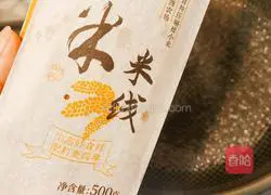 Illustration of how to make garlic noodles 2