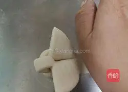 Illustration of how to make bird steamed buns 7