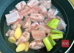 Illustration of how to make pork ribs and corn soup 2