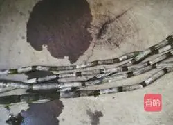 Illustration of how to stew chicken with fish maw and dendrobium 3