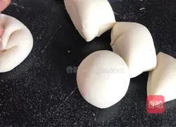 Illustration of how Zhu Bajie carries his wife on his back 11