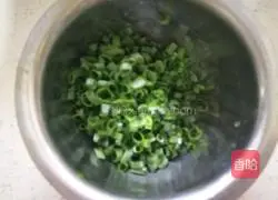 Illustration of how to make green onion cake 3