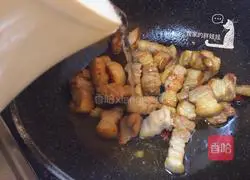 Illustration of how to cook pork with spring bamboo shoots 11