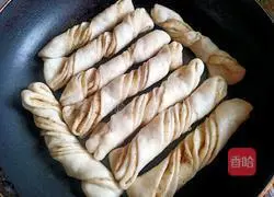 Illustration of how to make fried rolls 16