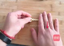 Illustration of how to make crispy twists 16