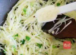 Illustration of how to make fried shredded potatoes 10