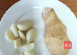 Fresh mushroom milk Illustration of how to make white crucian carp soup 6