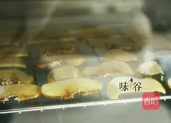 Illustration of how to make baked apple slices 4