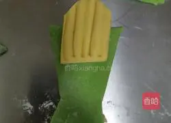 Illustration of how to make spinach, pumpkin and fries steamed buns 6