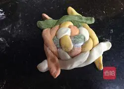 Illustration of how to make hydrangea steamed buns 12