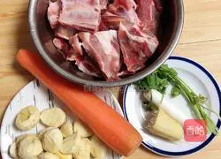 How to make chestnut, radish and pork ribs soup (strengthening the spleen and kidneys) illustration 1