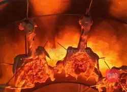 Illustration of how to make garlic roast chicken 5