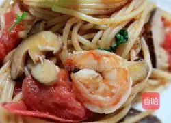 Illustration of how to make fried pasta with garlic and shrimp oil 16