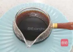 Illustration of how to make lemon iced Pu'er tea 7