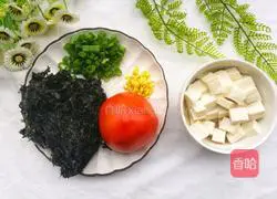 Illustration of how to make seaweed, tomato and tofu soup 1